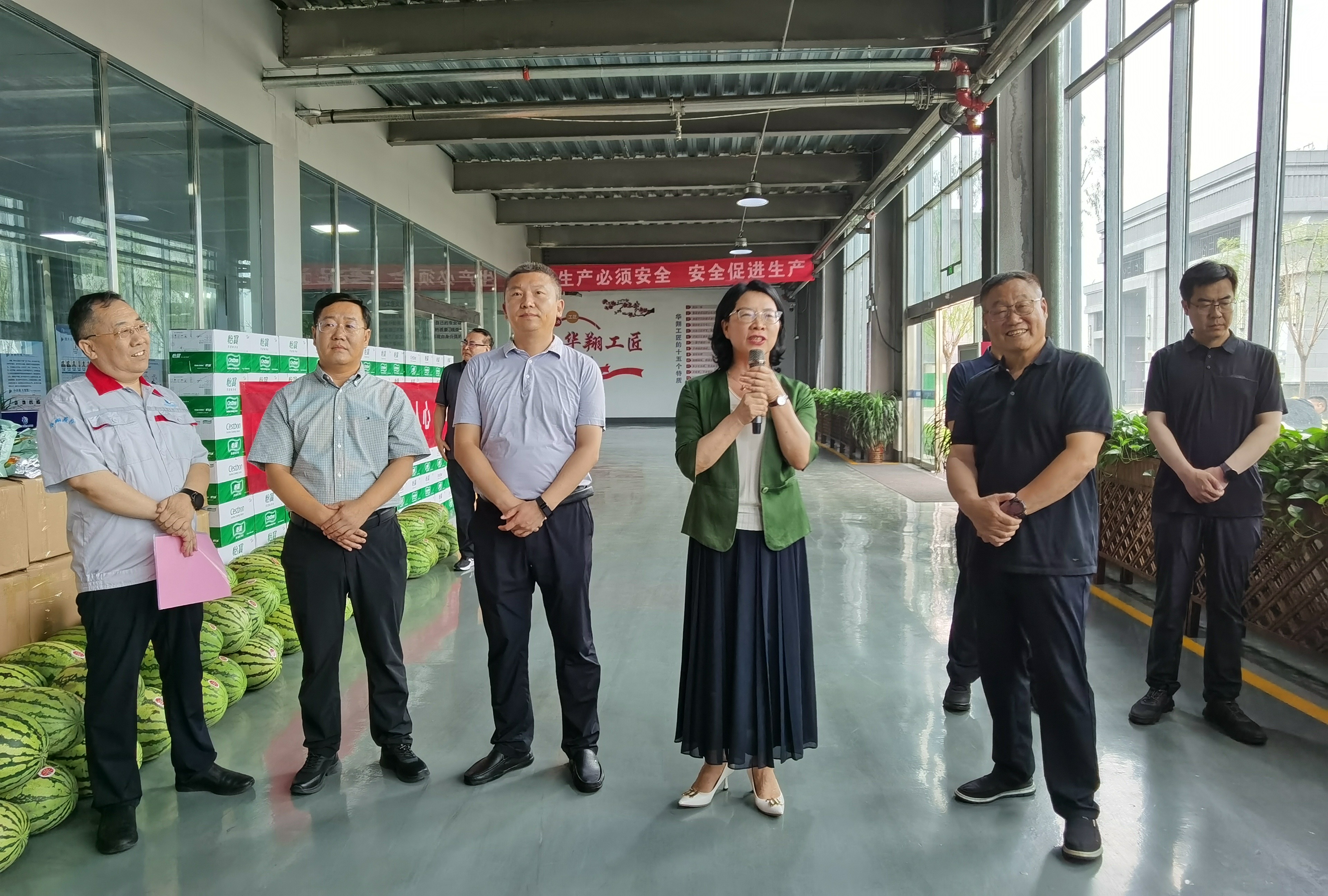 清涼慰問(wèn)暖人心、凝心聚力鼓干勁